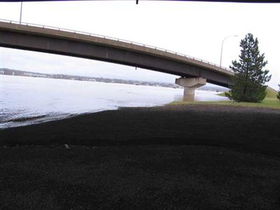 Sous le pont de la rue Westmorland, vue vers l’aval