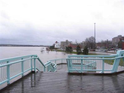 Photo prise depuis la passerelle, vue vers le bas