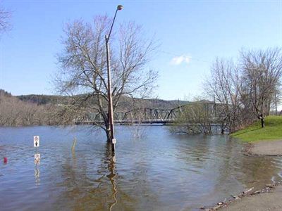 Pont inondé